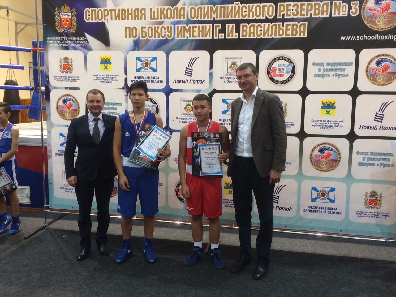 Молодые боксеры из Тюменской области победили оренбуржцев