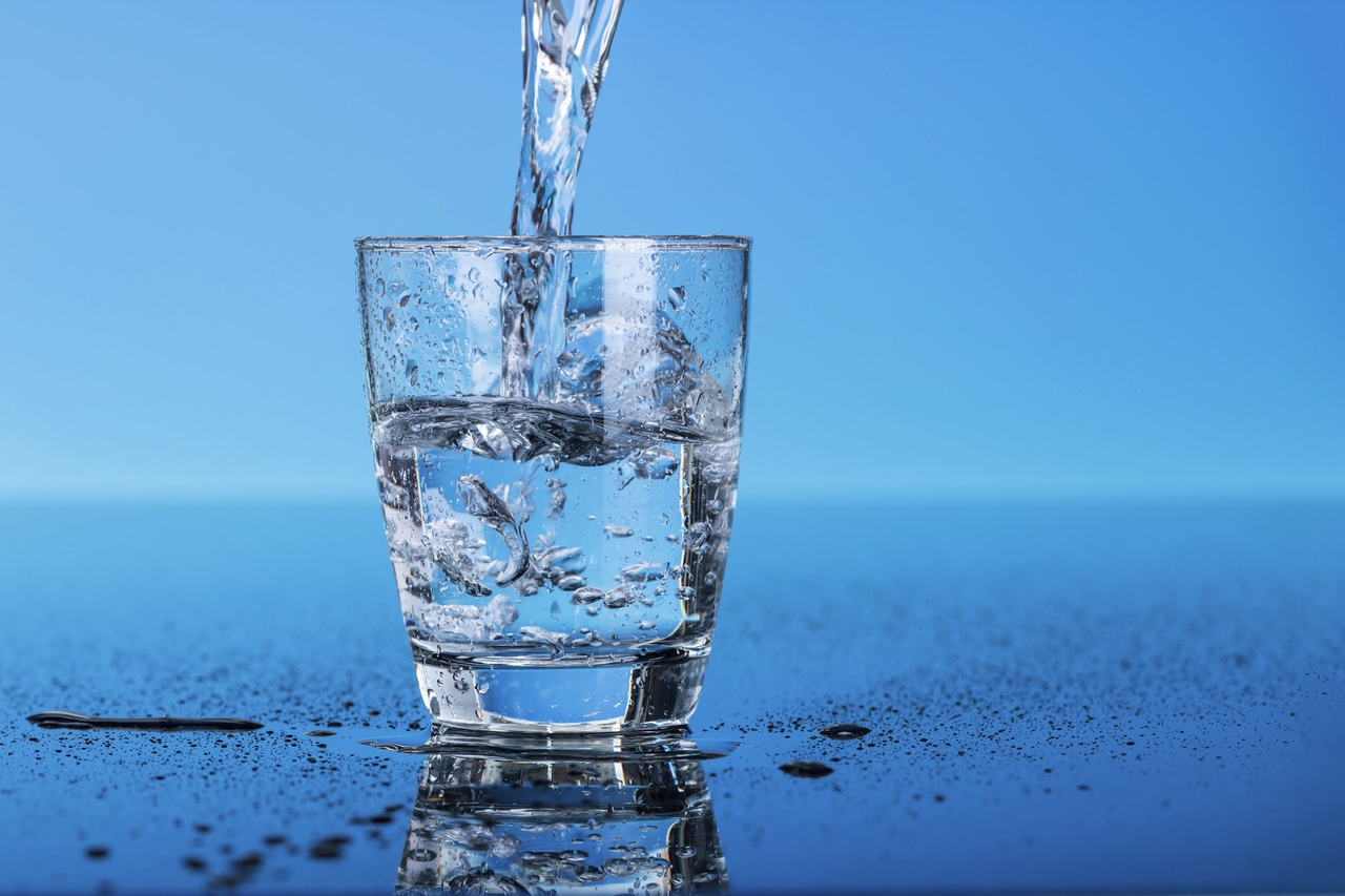 Ученые объяснили пользу употребления стакана воды натощак на организм