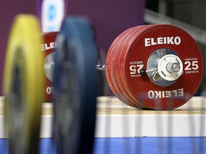 Оренбуржцы претендуют на награды чемпионата России по тяжелой атлетике