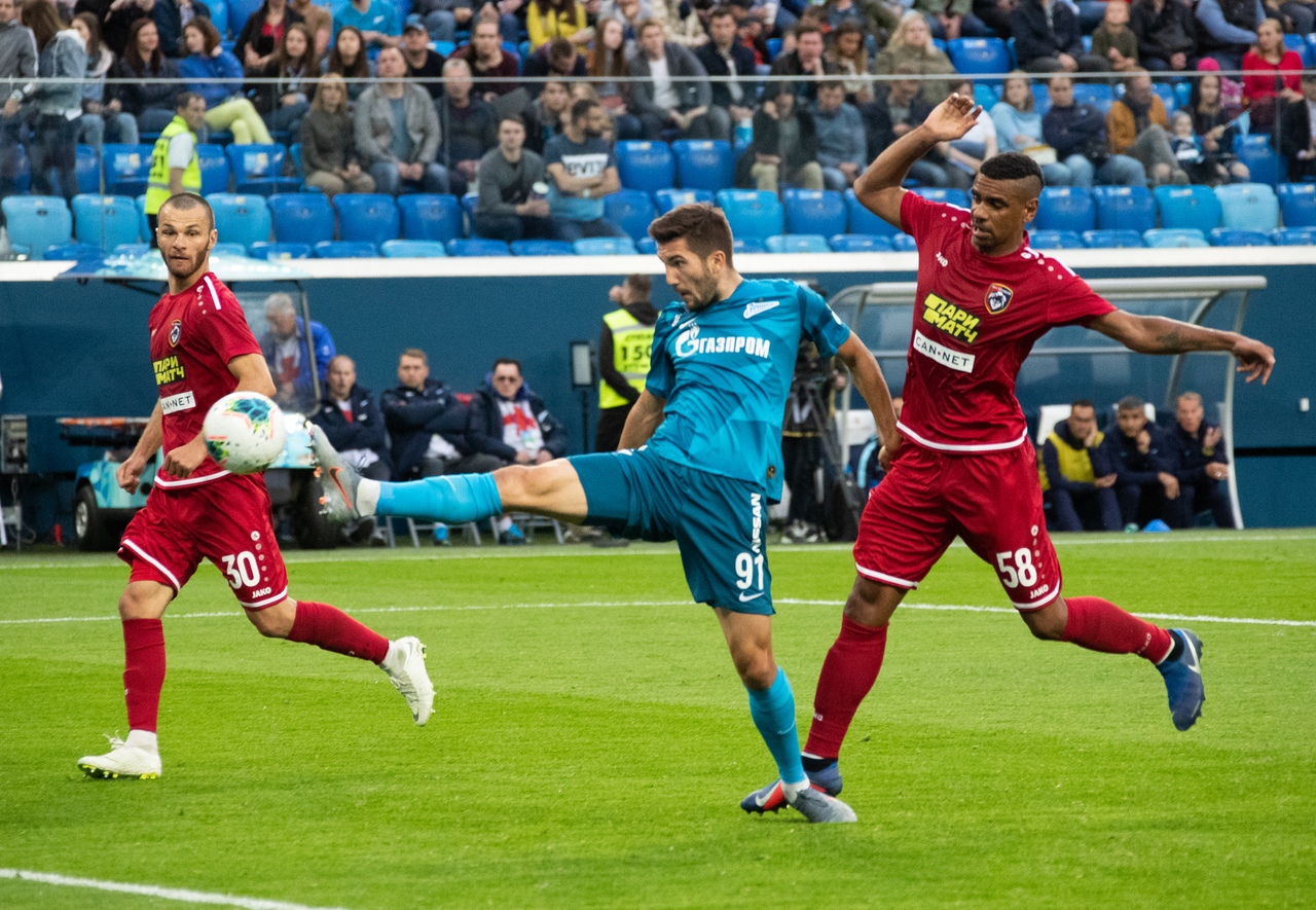 Сутормин дебютировал за «Зенит». В этом матче сыграло шесть экс-футболистов «Оренбурга»