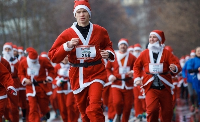 Деды Морозы на старт! В Оренбурге пройдет новогодний забег «Бегом за добром!»