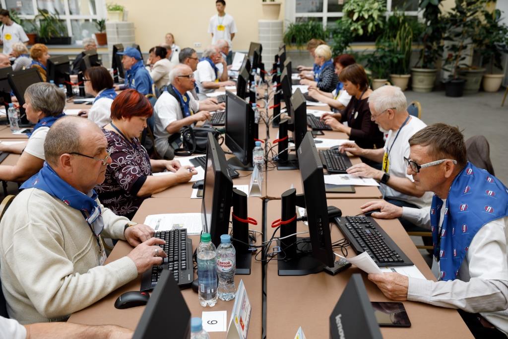 Чемпионат по компьютерному многоборью: оренбургские пенсионеры стали первыми в ПФО