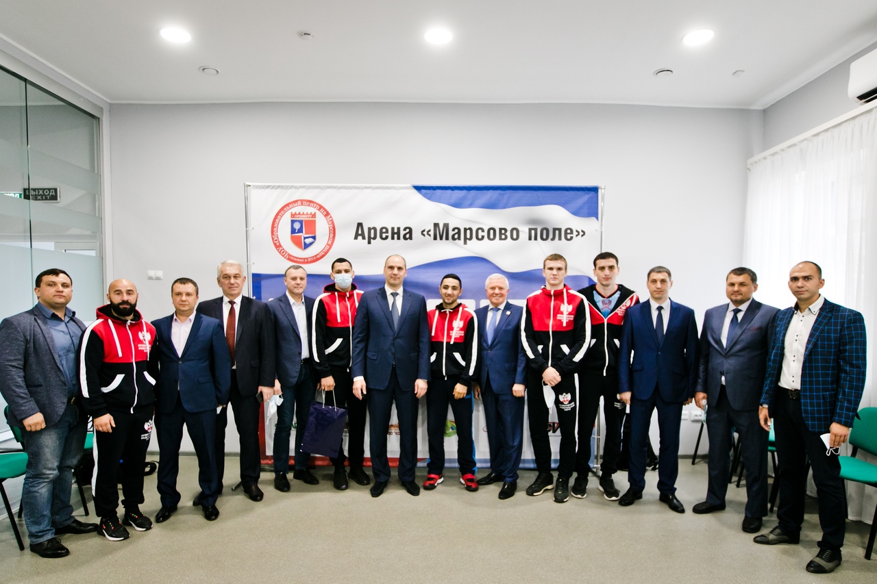 Денис Паслер поздравил оренбургских боксеров с победой на командном Кубке России