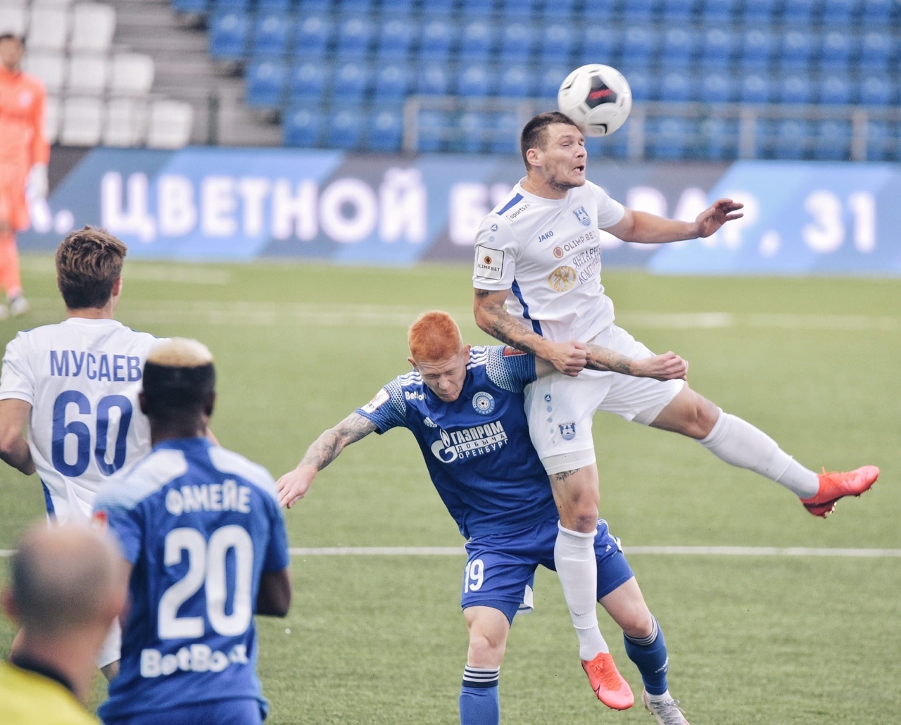 Защитник «Оренбурга» Александр Эктов получил черепно-мозговую травму
