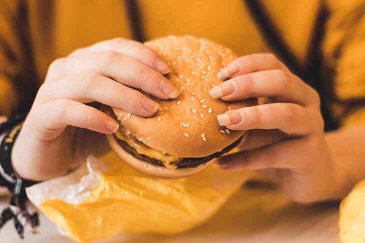 Можно ли питаться только гамбургерами? Как это скажется на здоровье?