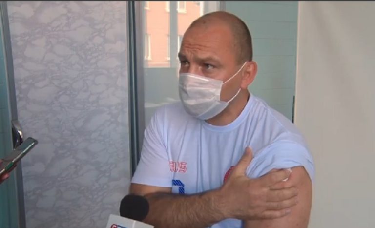 Министр спорта Сергей Салмин сделал прививку от коронавируса