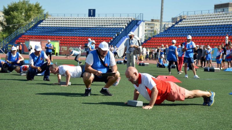 День физкультурника Оренбург отметил спортивным праздником с участием чиновников. А что, так можно было?