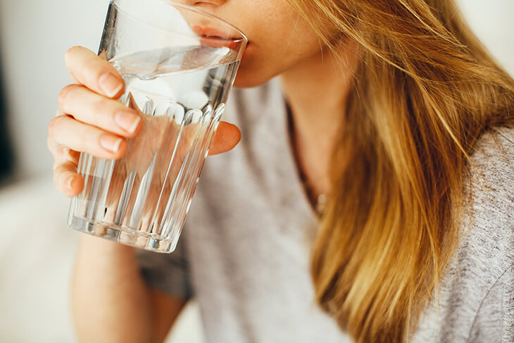 Если пить много воды, это поможет похудеть?