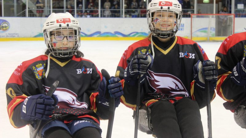 В Оренбурге стартовал следж-хоккейный турнир среди детских команд