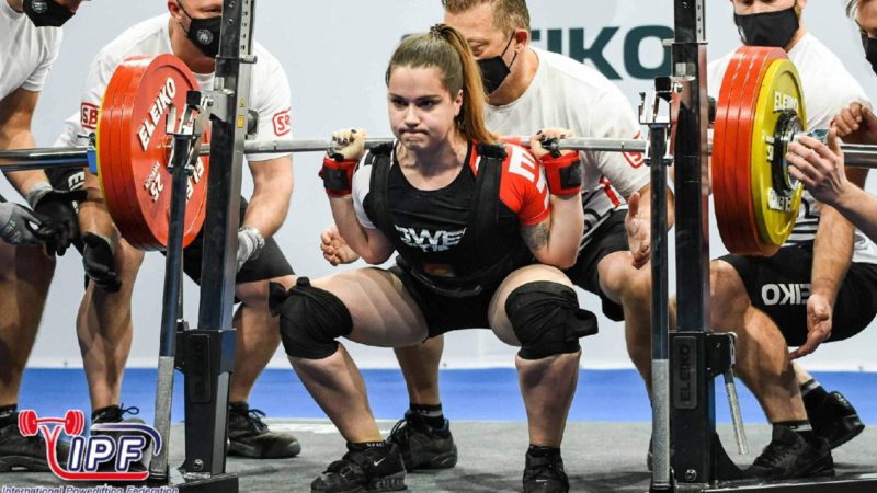 Оренбурженка Дарья Ломацкая стала трехкратной чемпионкой России по пауэрлифтингу