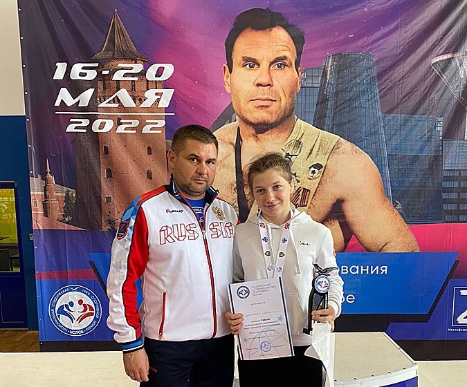 Оренбурженка Лейла Карымова завоевала золото всероссийских соревнований по спортивной борьбе