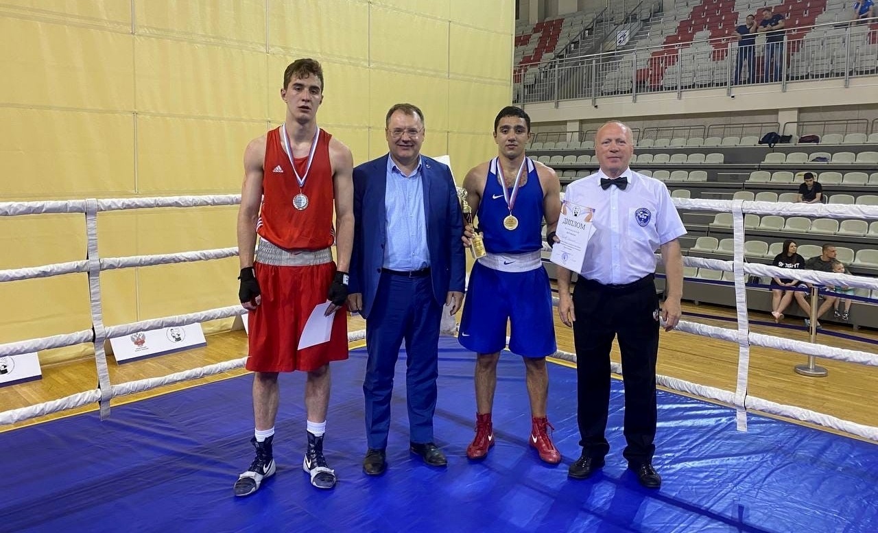Боксеры из Оренбуржья завоевали пять медалей на турнире в Самаре