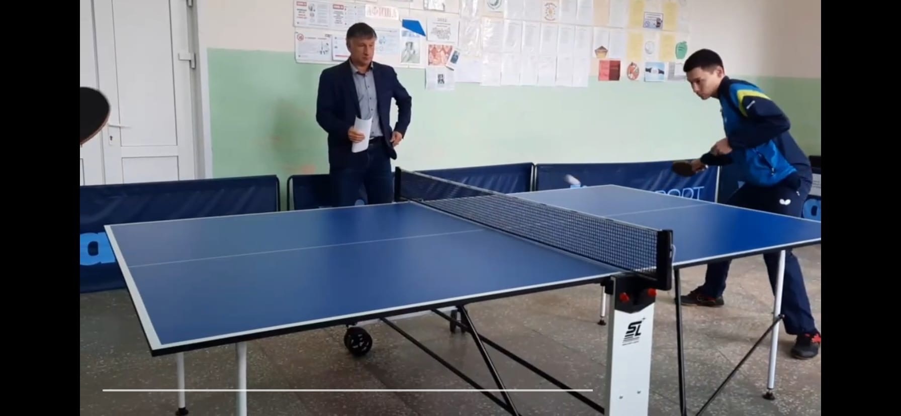 «Факел-Газпром» подарил стол для настольного тенниса селу в Переволоцком районе
