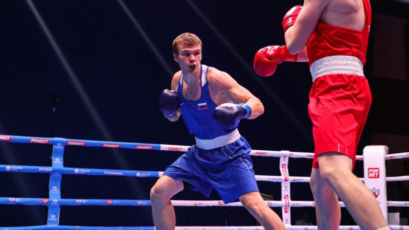 Оренбуржец Алексей Зобнин вышел в четвертьфинал чемпионата России по боксу
