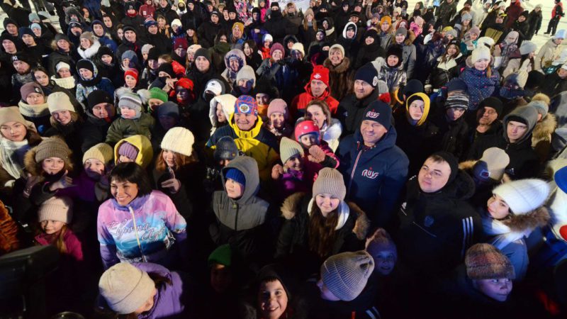 «Вечер на коньках» собрал тысячи любителей спорта. Салмин и Савинова прокатились по стадиону «Оренбург»