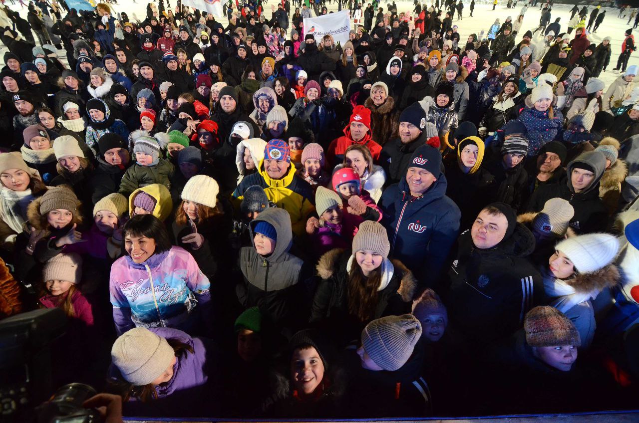 «Вечер на коньках» собрал тысячи любителей спорта. Салмин и Савинова прокатились по стадиону «Оренбург»