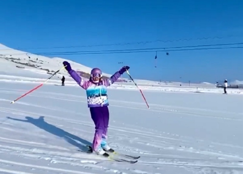 Татьяна Савинова прокатилась на горных лыжах в Кувандыке