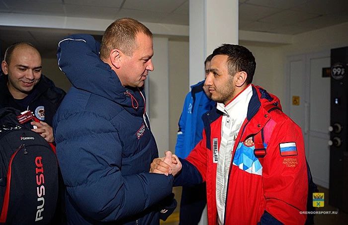 Салмин встретил победителя международного турнира по боксу Габила Мамедова в аэропорту Оренбурга