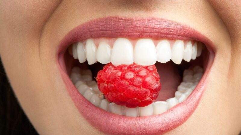 Медики рассказали о том, как сохранить зубы здоровыми