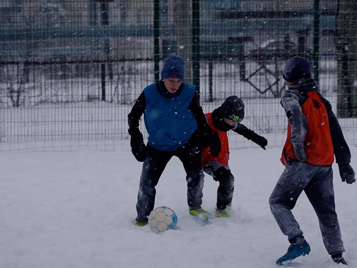 «Спорт на районе»: как в Тюльгане играют в зимний футбол и растят чемпионов