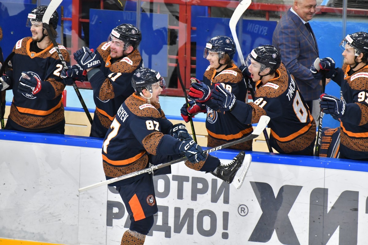Игрок «Южного Урала» Денис Мингалеев забросил сотую шайбу в ВХЛ