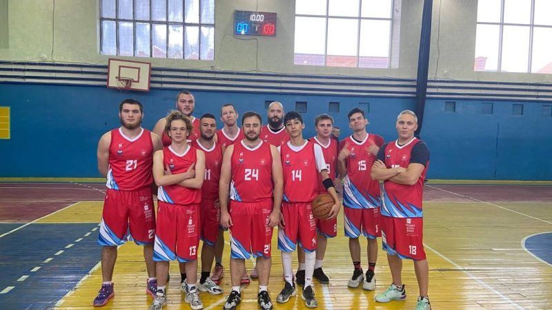 Депутат Горсовета собрал в Оренбурге баскетбольную команду