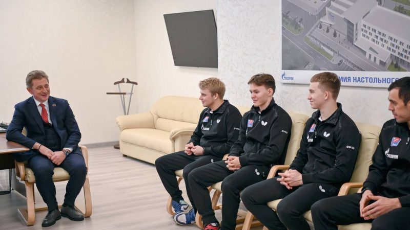 Президент «Факел-Газпрома» Олег Николаев встретился с игроками накануне 2 тура Премьер-лиги