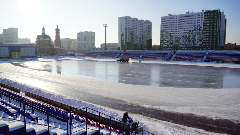 Стадион «Оренбург» готовят к «Вечеру на коньках»