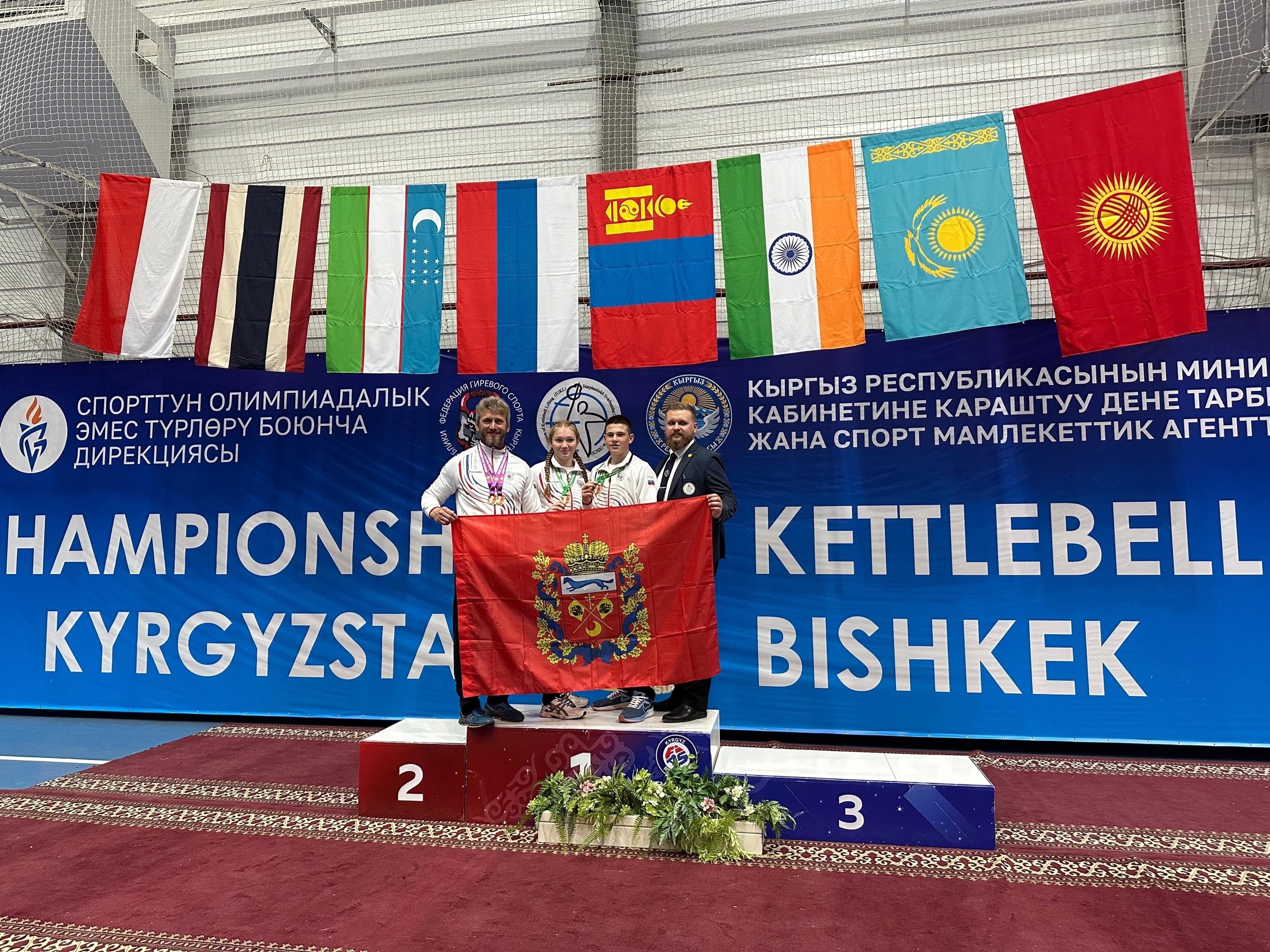 Оренбургские спортсмены вернулись с медалями с чемпионата и первенства Азии по гиревому спорту