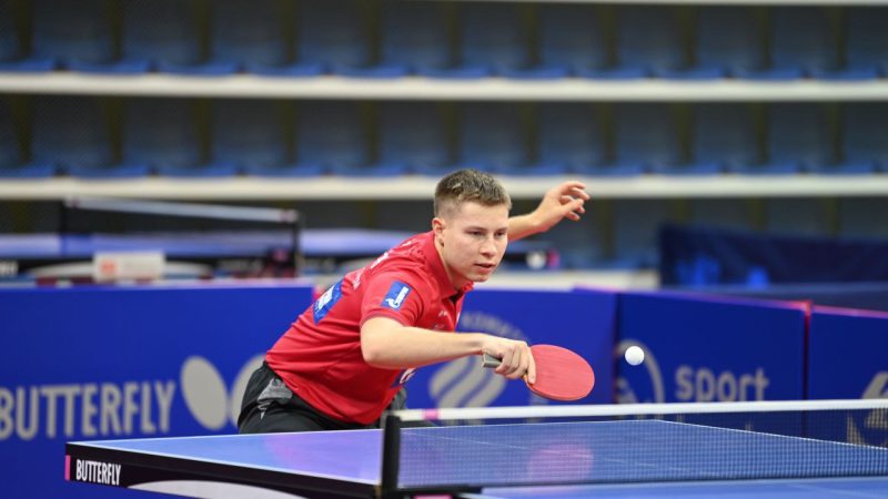 Денис Ивонин стал сильнейшим игроком Премьер-лиги