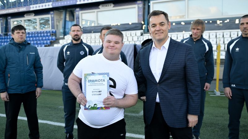 Воспитанники «Кассопеи» помогли «Оренбургу» провести командную фотосессию