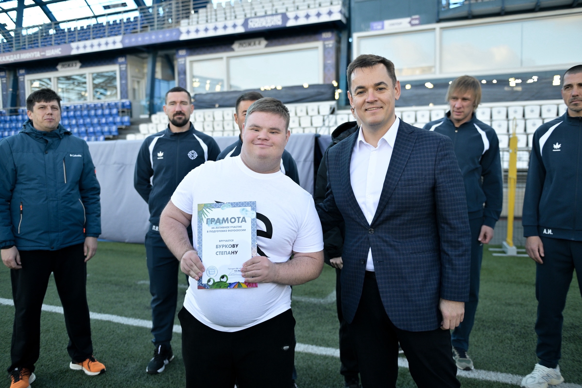 Воспитанники «Кассопеи» помогли «Оренбургу» провести командную фотосессию