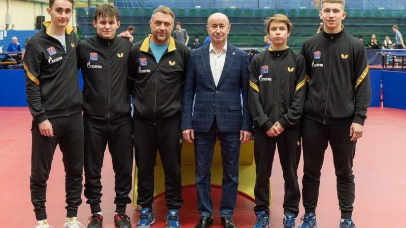 «Факел-Газпром-2» возглавил турнирную таблицу Суперлиги