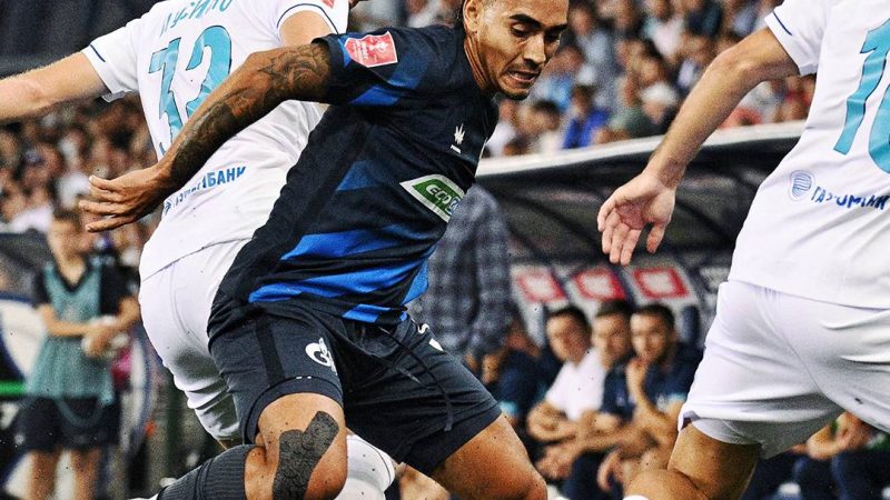 «Оренбург» обыграл «Зенит» в снежном дерби 8 марта