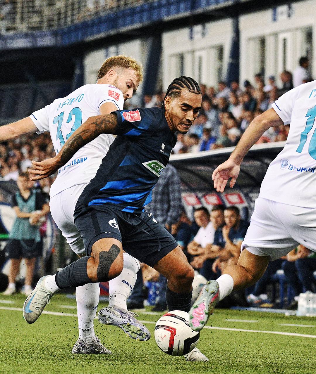 «Оренбург» обыграл «Зенит» в снежном дерби 8 марта