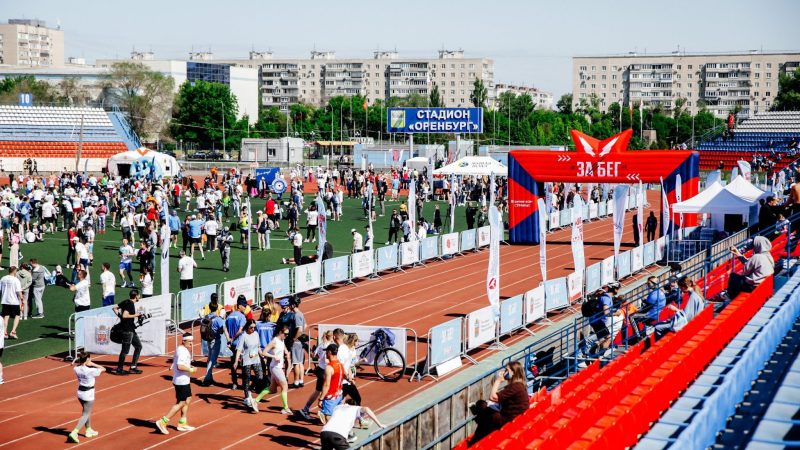 Владимир Тимофеев и Любовь Химич выиграли полумарафон «ЗаБег.РФ» в Оренбурге